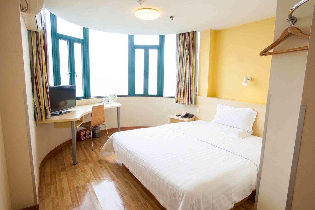 7Days Inn Guangzhou Panyu Chimlong South Railway Station Room photo