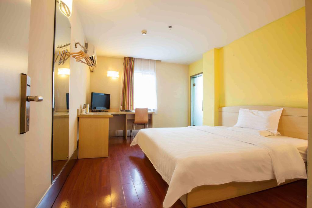 7Days Inn Guangzhou Panyu Chimlong South Railway Station Room photo